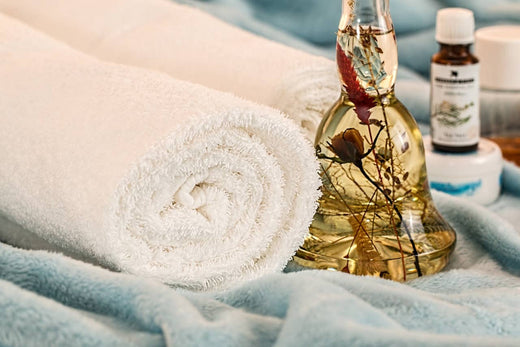 Comment utiliser les huiles essentielles dans vos routines de bien-être et de relaxation à la maison ?